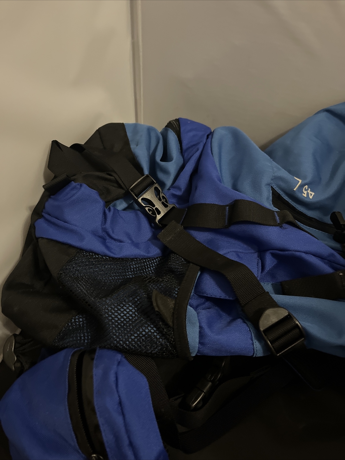 Ice Age 01 survival gear backpack 45L Great Condition