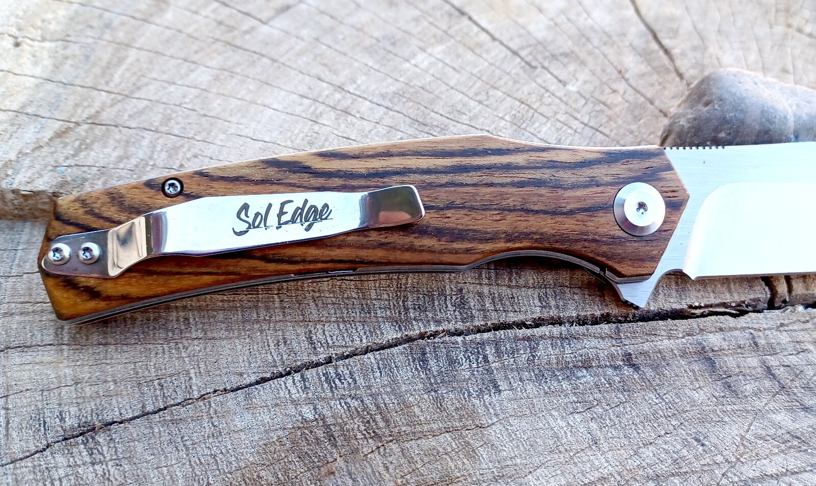 Sol Edge Sand Viper EDC Folding Knife, D2 Steel, Golden Sandalwood Perfect Gift