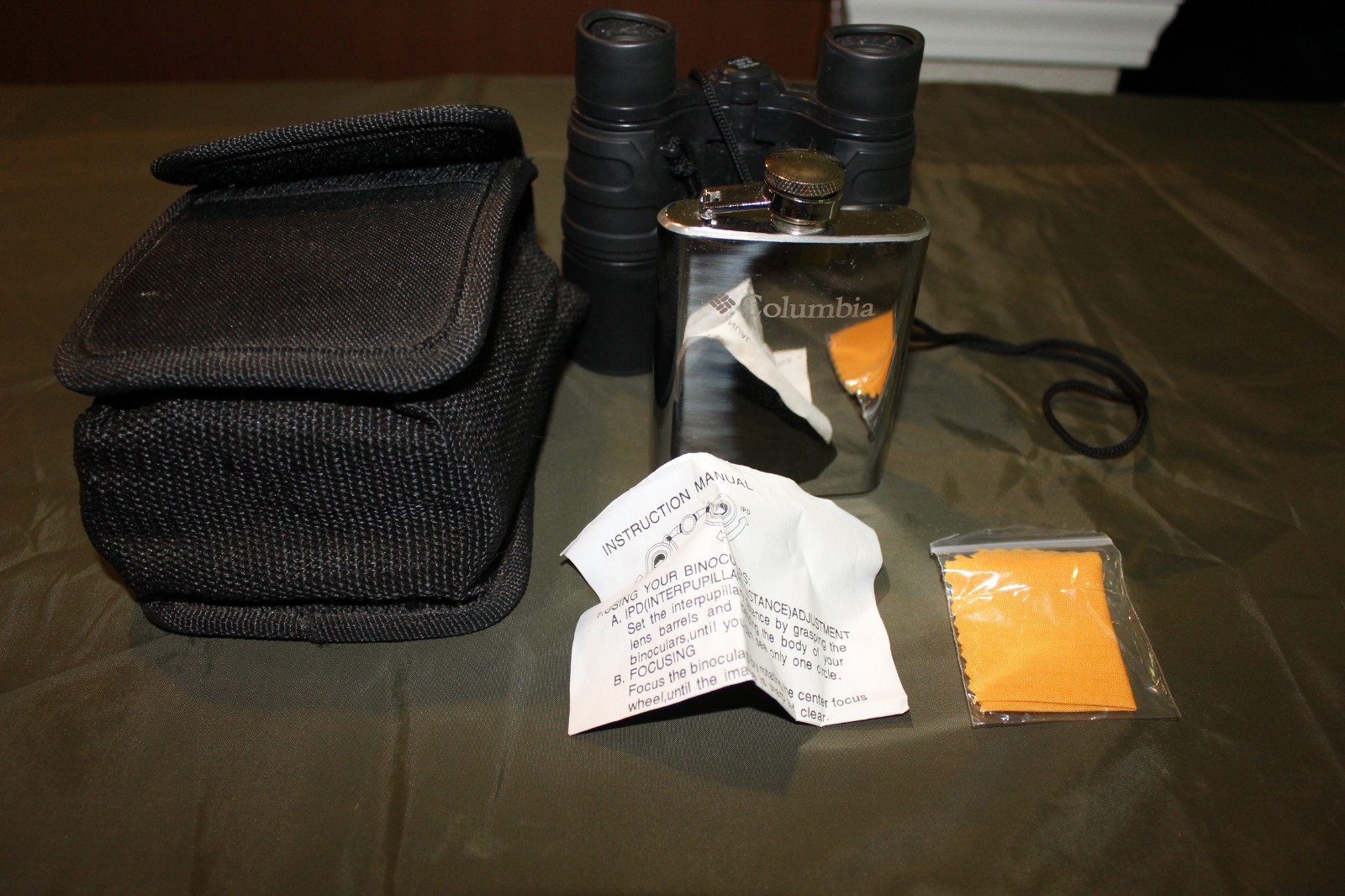 Columbia Binocular Set with Case And Flask No Box