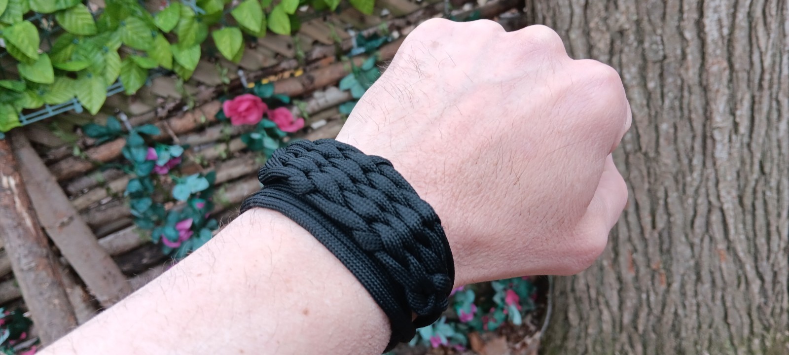 Shepherd Sling Paracord Catapult Slingshot Bracelet Survival Tool.
