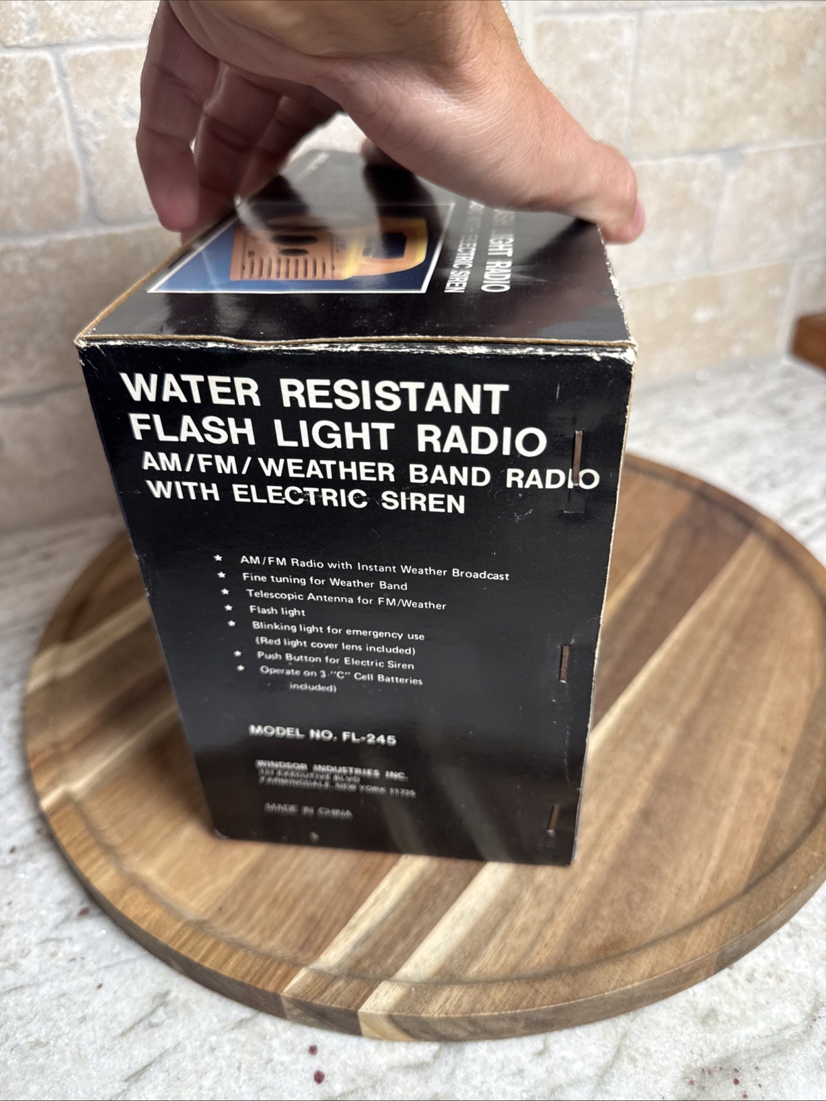VINTAGE NEW WINDSOR WATER RESISTANT FLASH LIGHT AMFM RADIO ELECTRIC SIREN FL-245