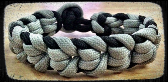 550 Paracord Bracelet – Oat Spike Sinnet Weave