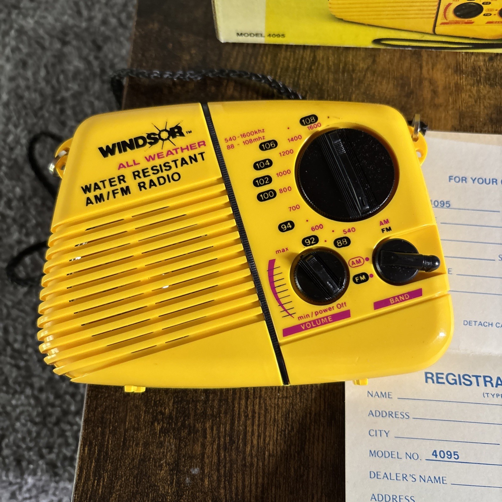 Windsor Water Resistant AM/FM Radio Vintage Yellow 80s