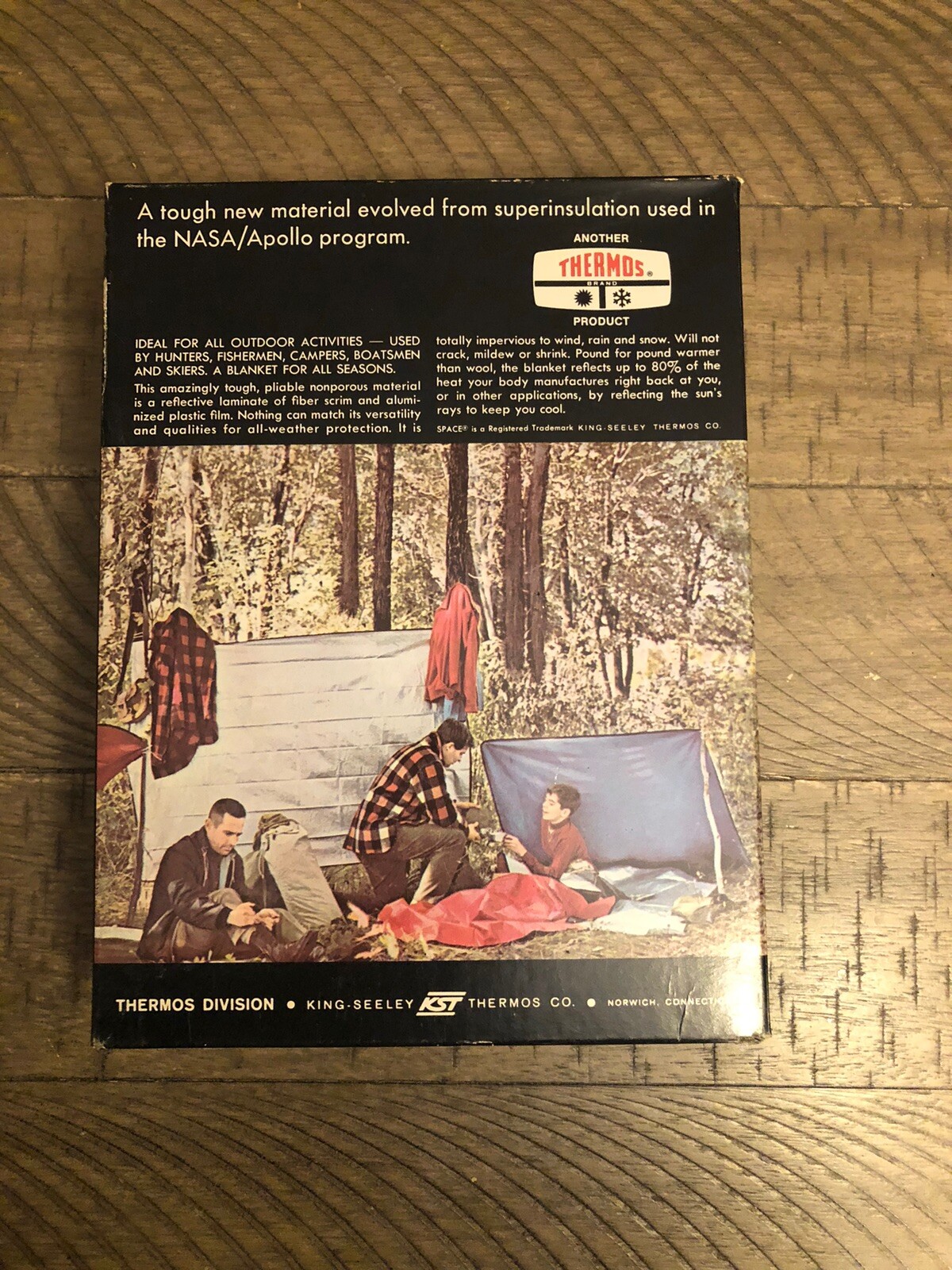 VINTAGE THERMOS SPACE BLANKET HUNTERS FISHERMEN CAMPERS SKIERS WEATHERPROOF NASA