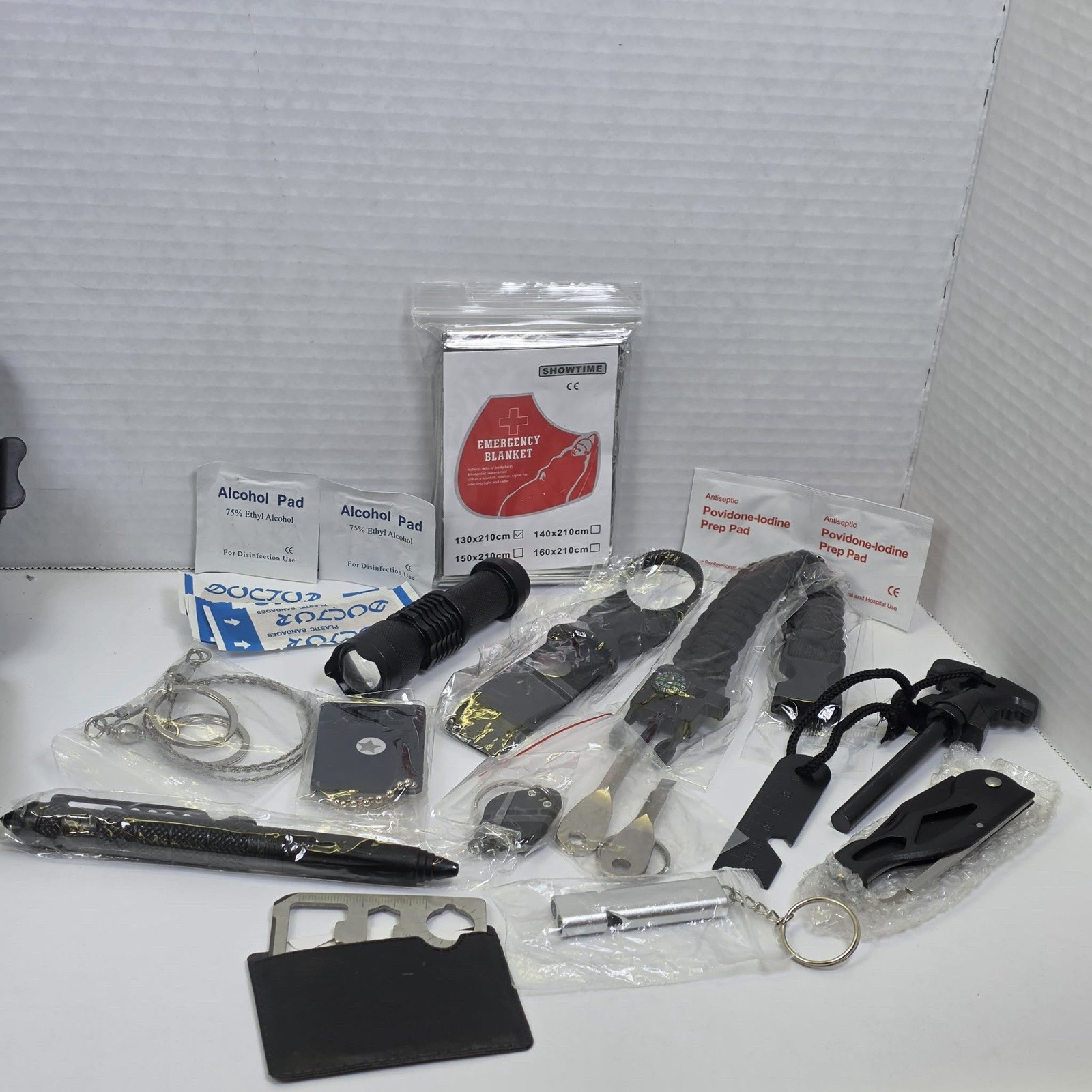 Survival Kit, Prepping,Bug Out, TEOTWAWKI, Camping, Hiking, Rescue, Emergency