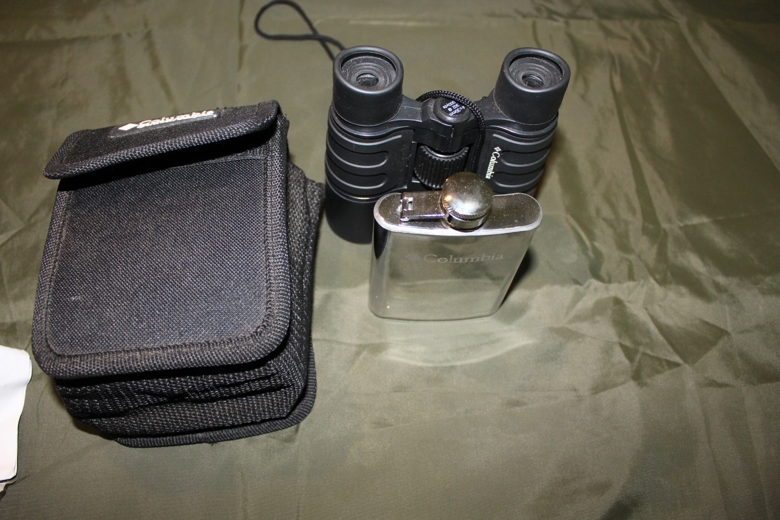 Columbia Binocular Set with Case And Flask No Box