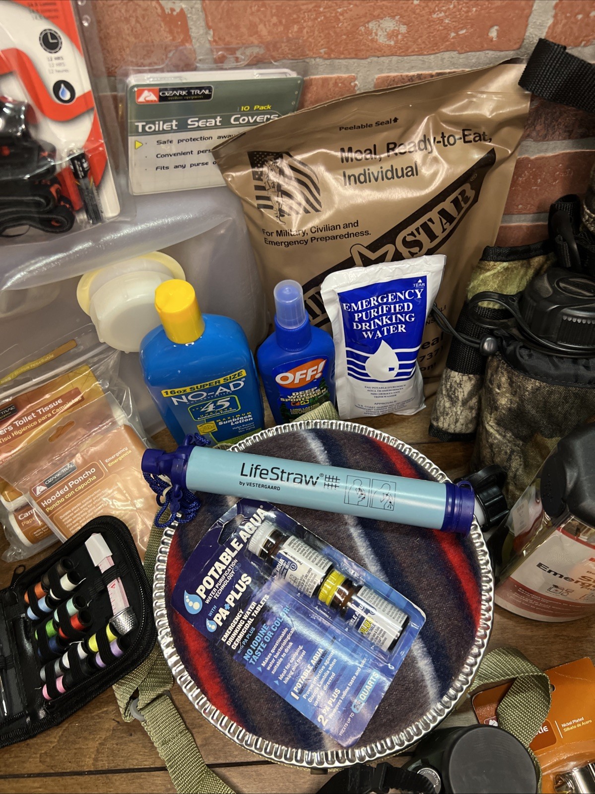 Emergency Survival Kit Camping Disaster EarthQuake Bug-Out Smith Wesson Knife