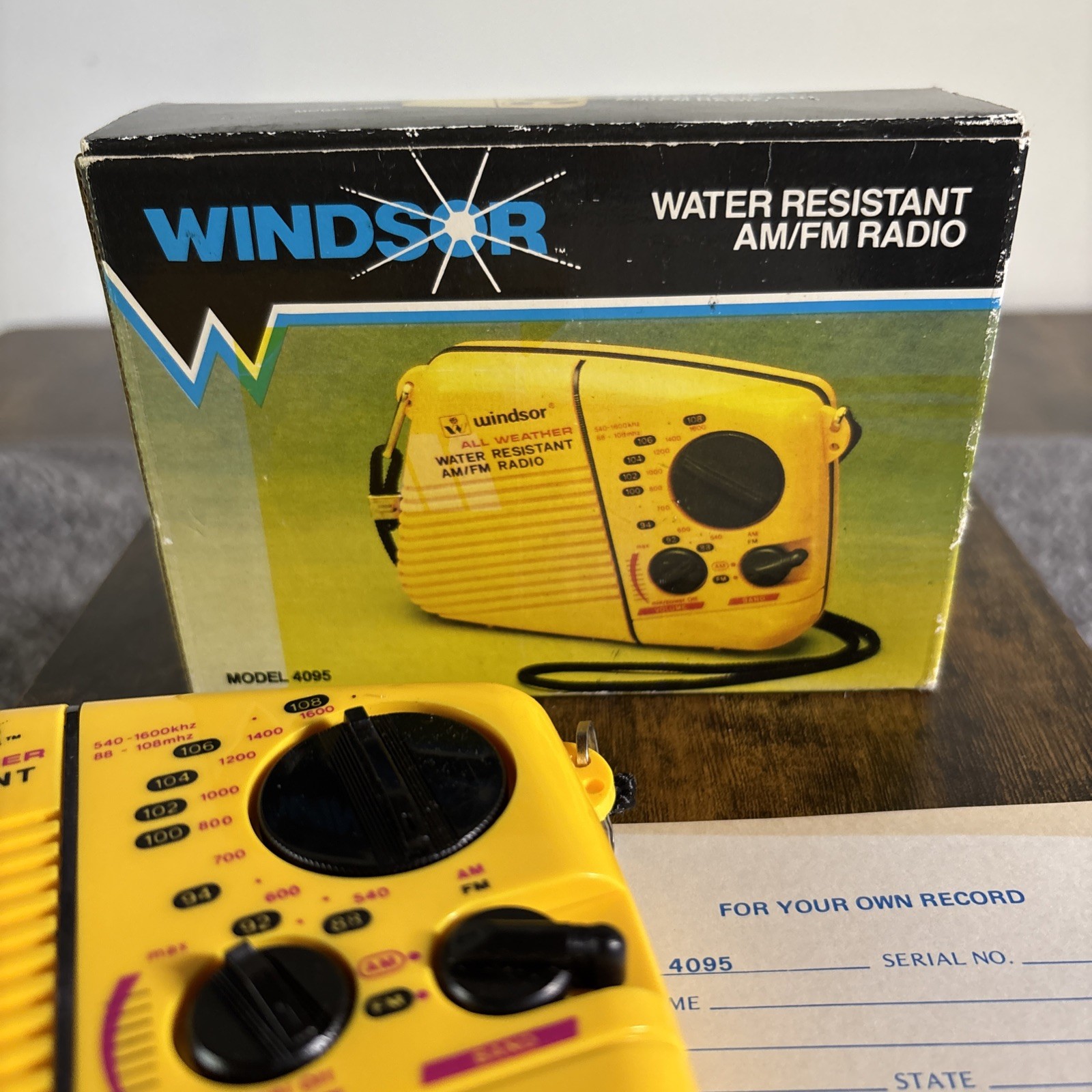 Windsor Water Resistant AM/FM Radio Vintage Yellow 80s