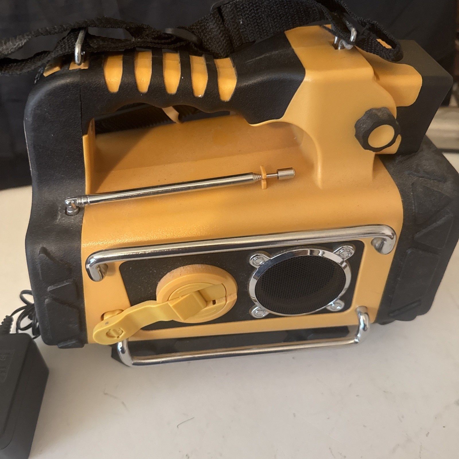Storm Tracker Vector Toughbrite NOAA Weather Alert AM-FM Radio Lantern TV