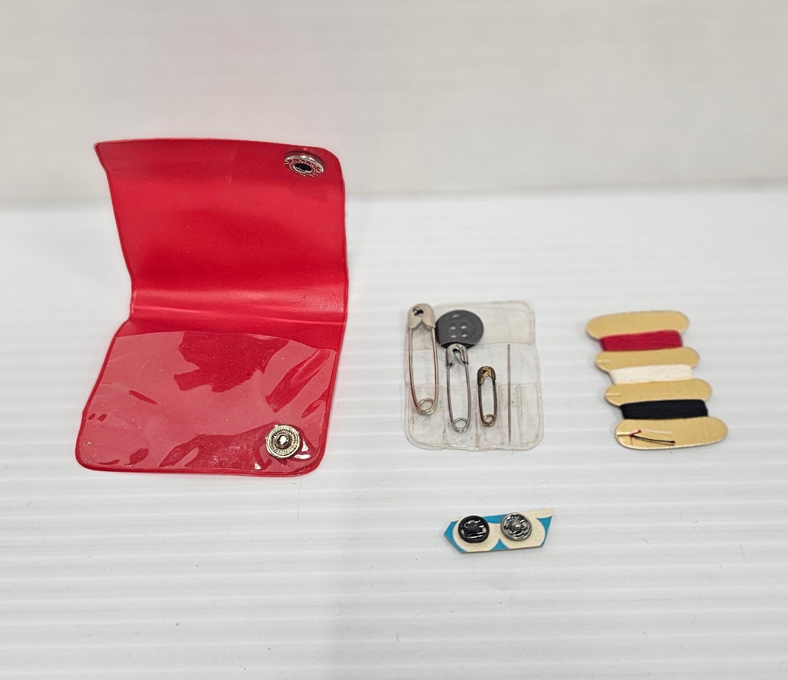 Emergency Travel Kit EDC Survival Kit Compass Toothbrush Sewing Kit Vtg Hong…
