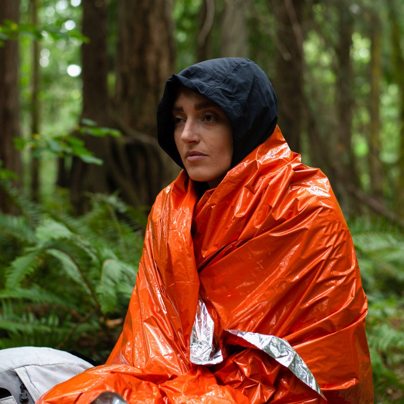 Heavy Duty Mylar Emergency Sleeping Bag Reflects Body Heat Tear Resistant Case