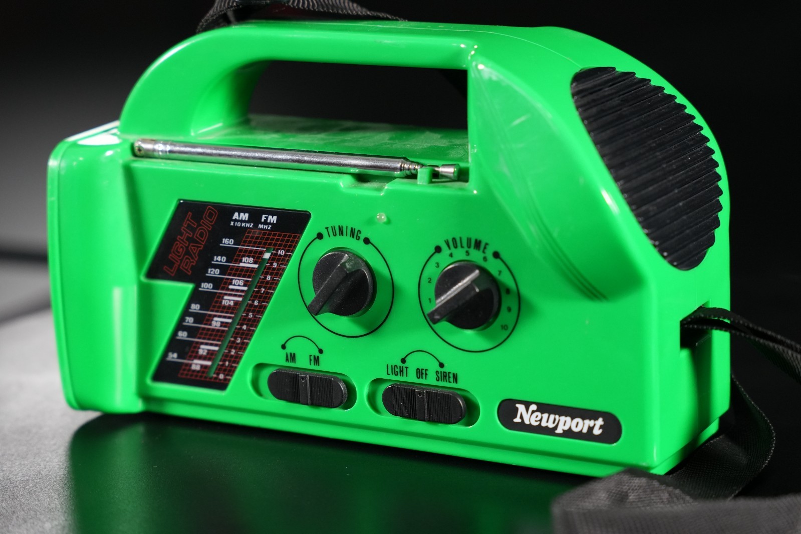 RARE Vintage Newport Tobacco PROMO – Water Resistant Flash Light AM/FM Radio Sir