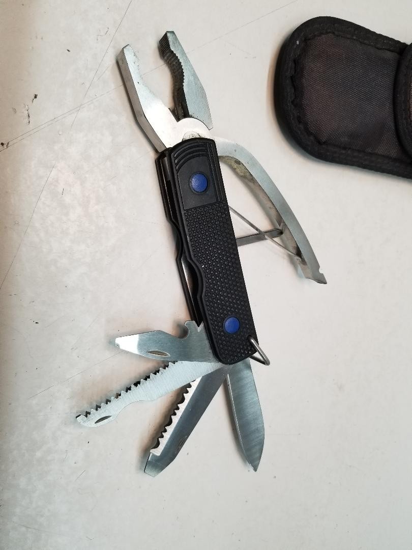 Outdoor Emergency Survival Multi-Tool Kit: Knife, Pliers, Saw, Opener, Philips