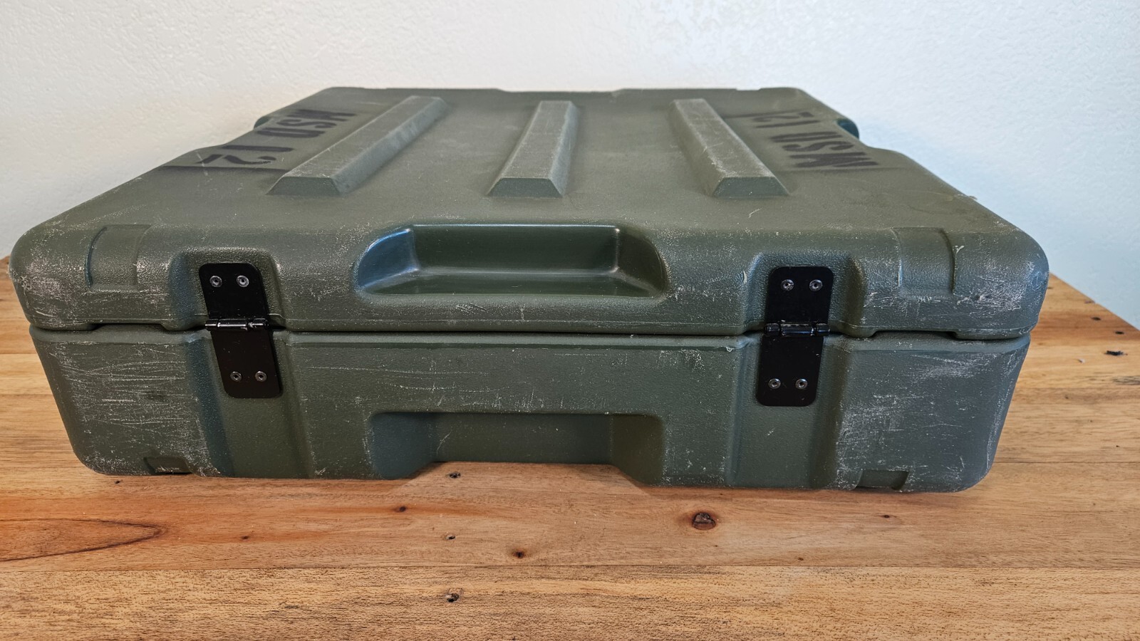Military Plastic Weather Proof Hard Case 22x21x7 Hinged Lid Hardigg Pelican