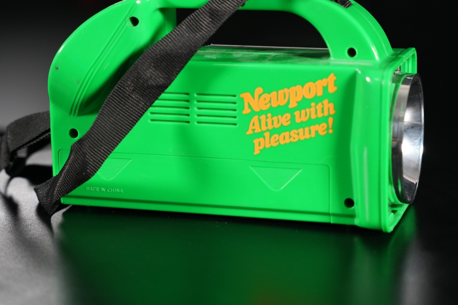 RARE Vintage Newport Tobacco PROMO – Water Resistant Flash Light AM/FM Radio Sir