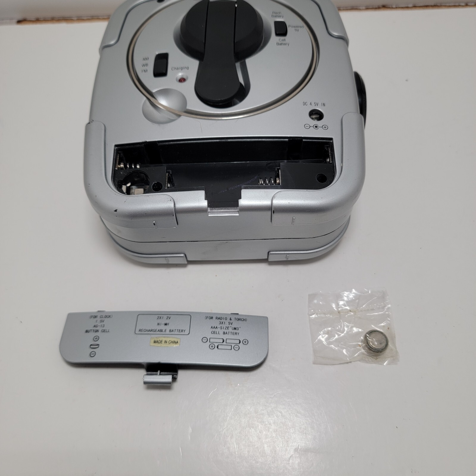 Maximo Emergency hand crank 7 Channel Weather Band Radio w/ Compass Silver