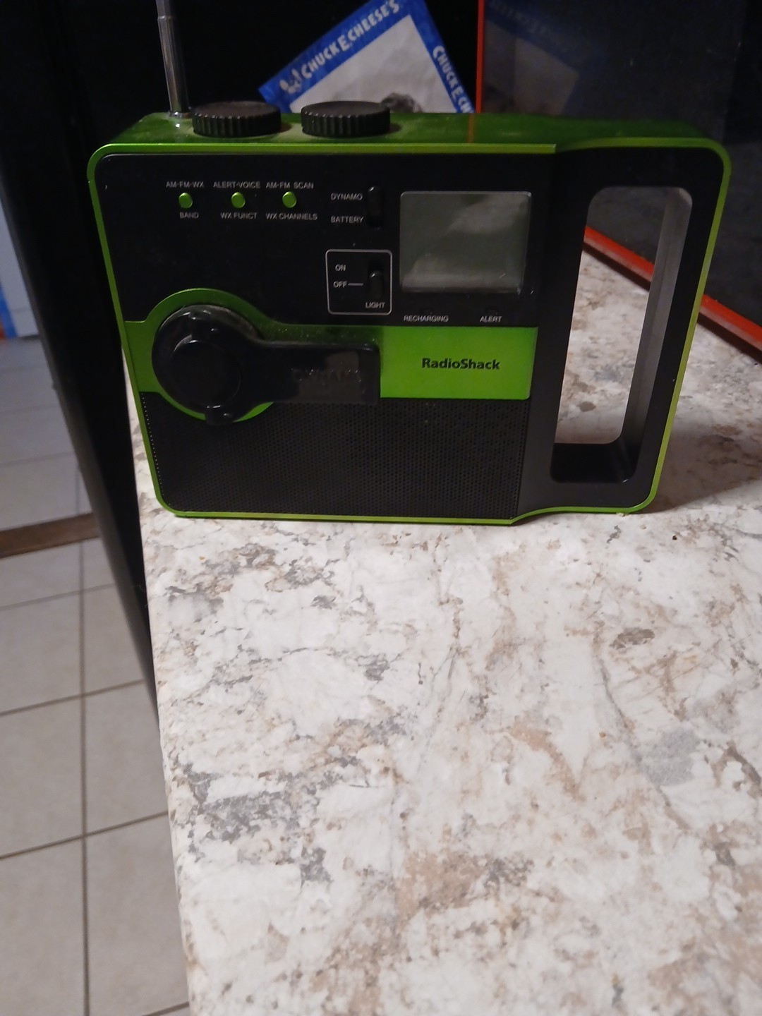 Emergency CRANK RADIO – AM/FM/WEATHER – BUILT IN LIGHT – USB CHARGING PORT