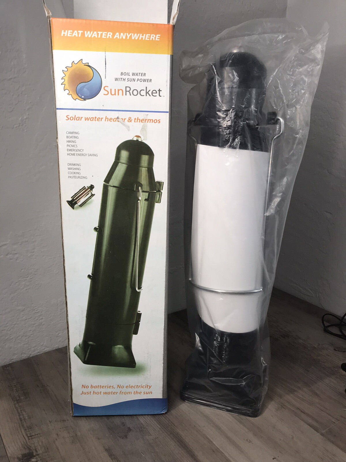 SunRocket Solar Water Heater & Thermos, Heat Water Anywhere! New In Box