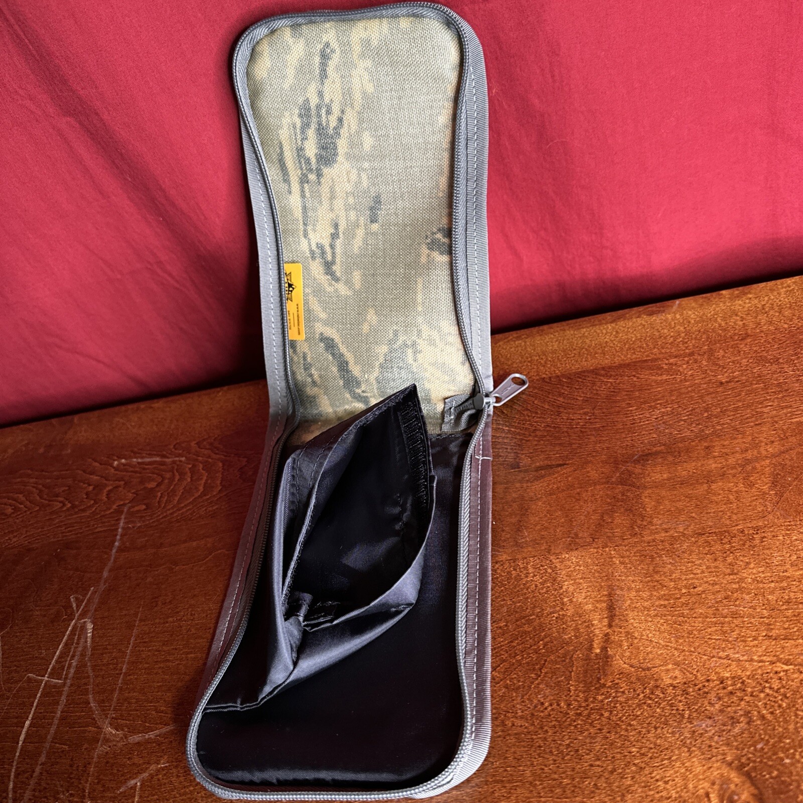 US Military “Walking Wallet” 4″x6″ Desert Camo, nylon, Pen/Storage Pocket