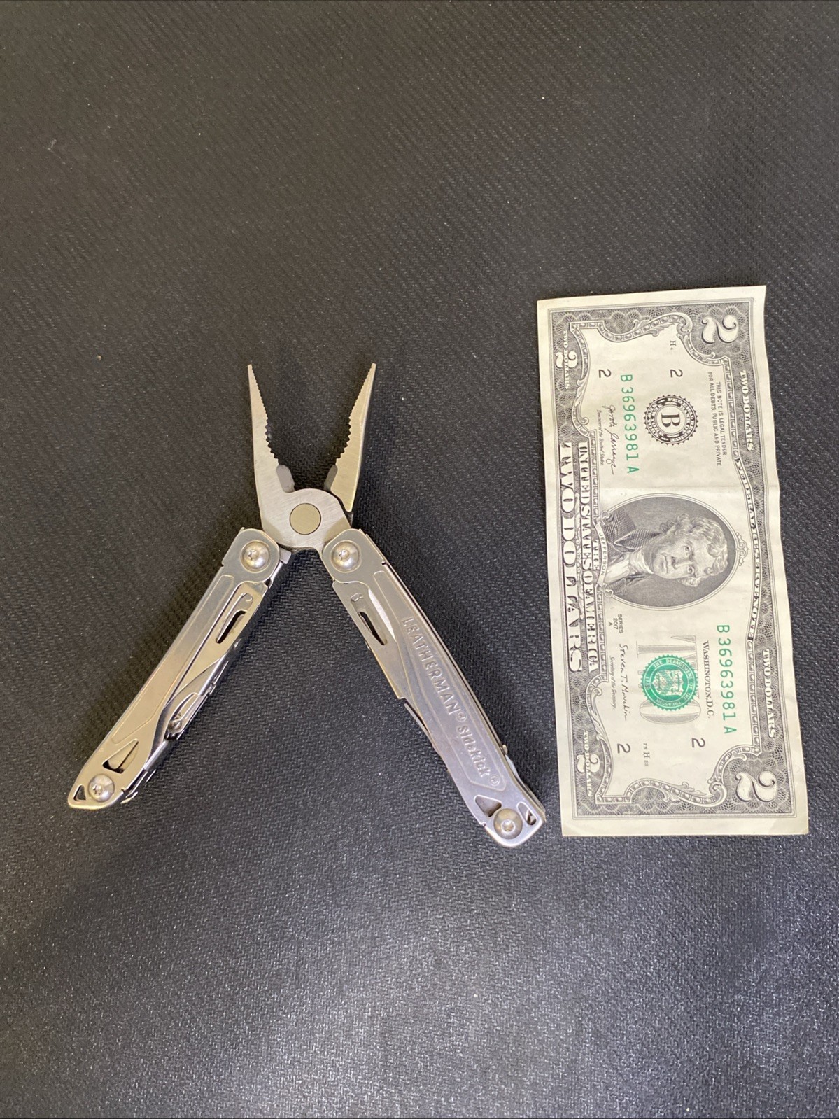 Leatherman Sidekick Stainless Steel Multi-Tool Set Knife, Pliers, Saw