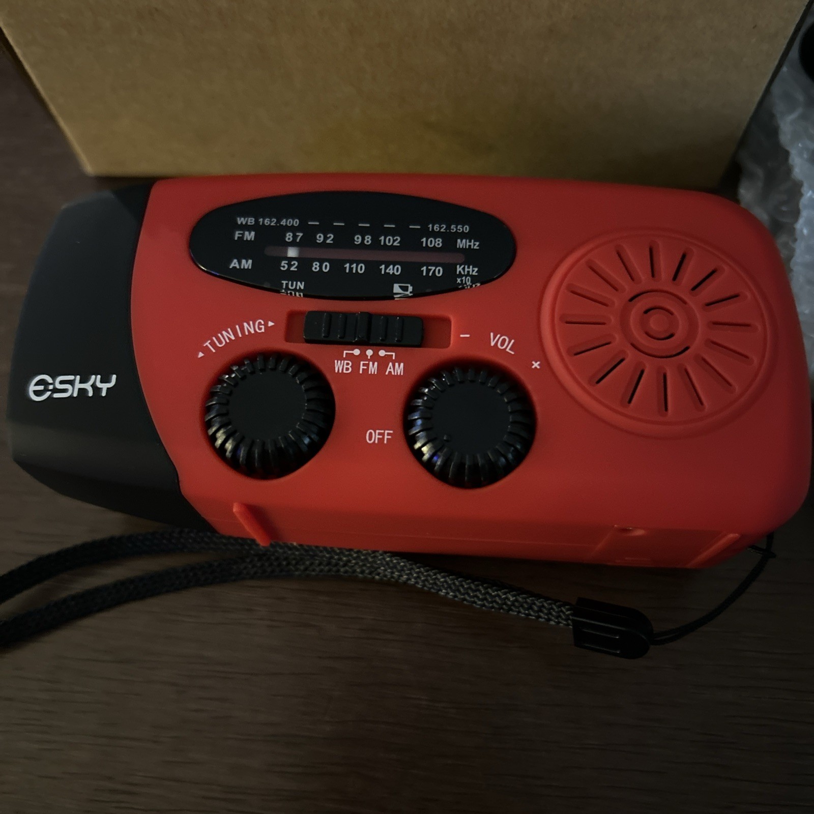 Esky Solar Hand Crank Radio Model: HN-28 (Red & Black)