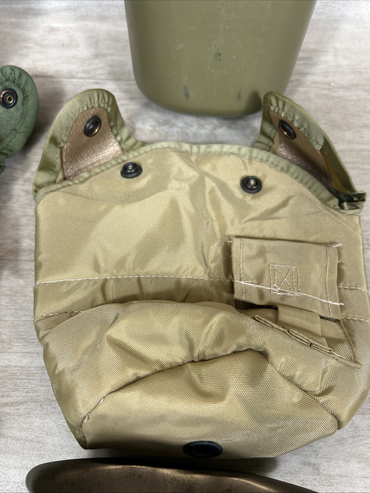 US Military Issue LOT Quart Canteen W/ Pouch LC-2 Green Canteen Cup Utensil