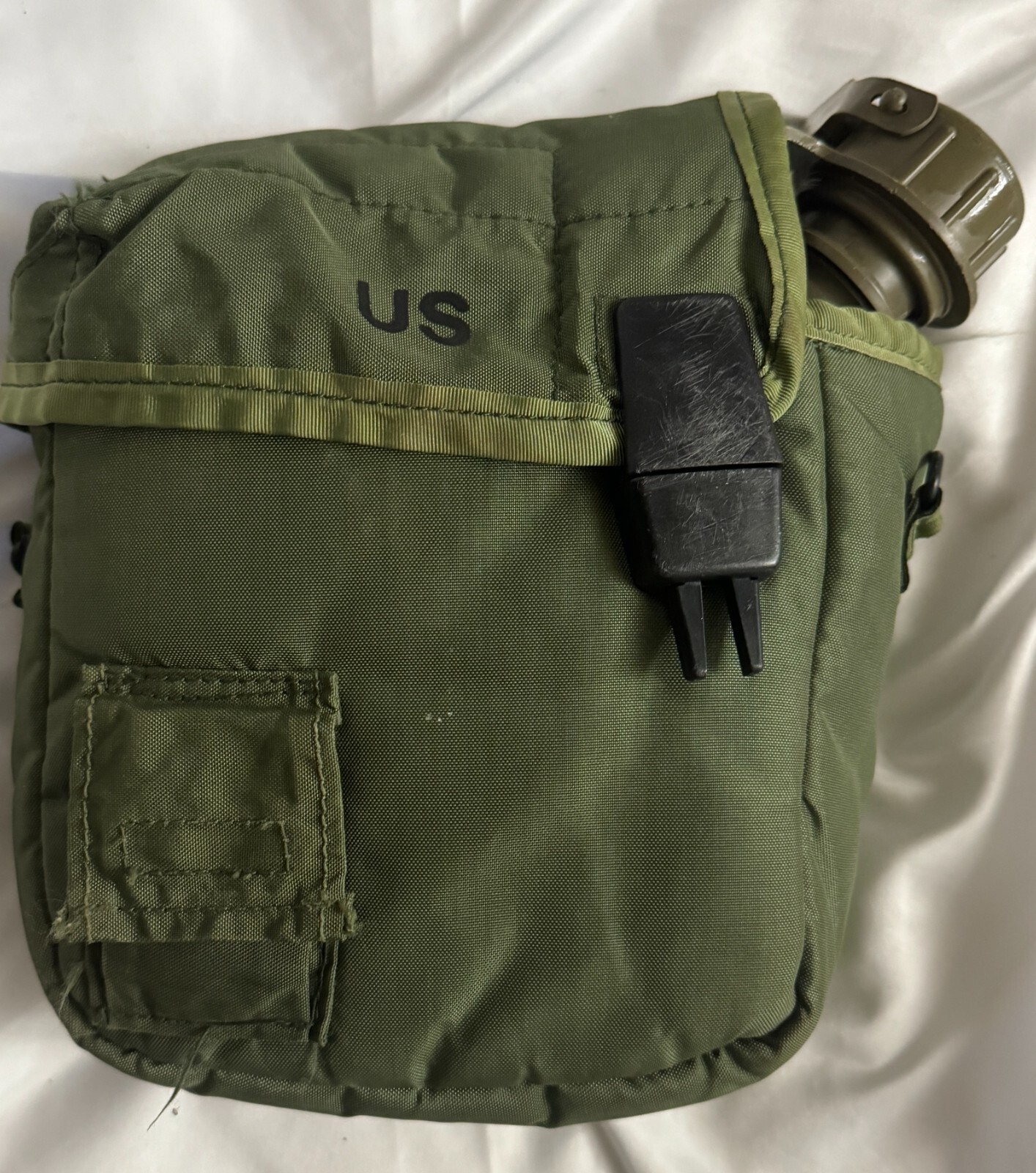 Authentic US Military Issue 2 QT Olive Canteen Cover With Bottle