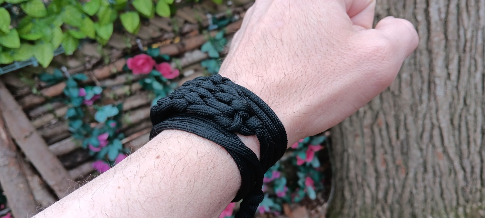 Shepherd Sling Paracord Catapult Slingshot Bracelet Survival Tool.