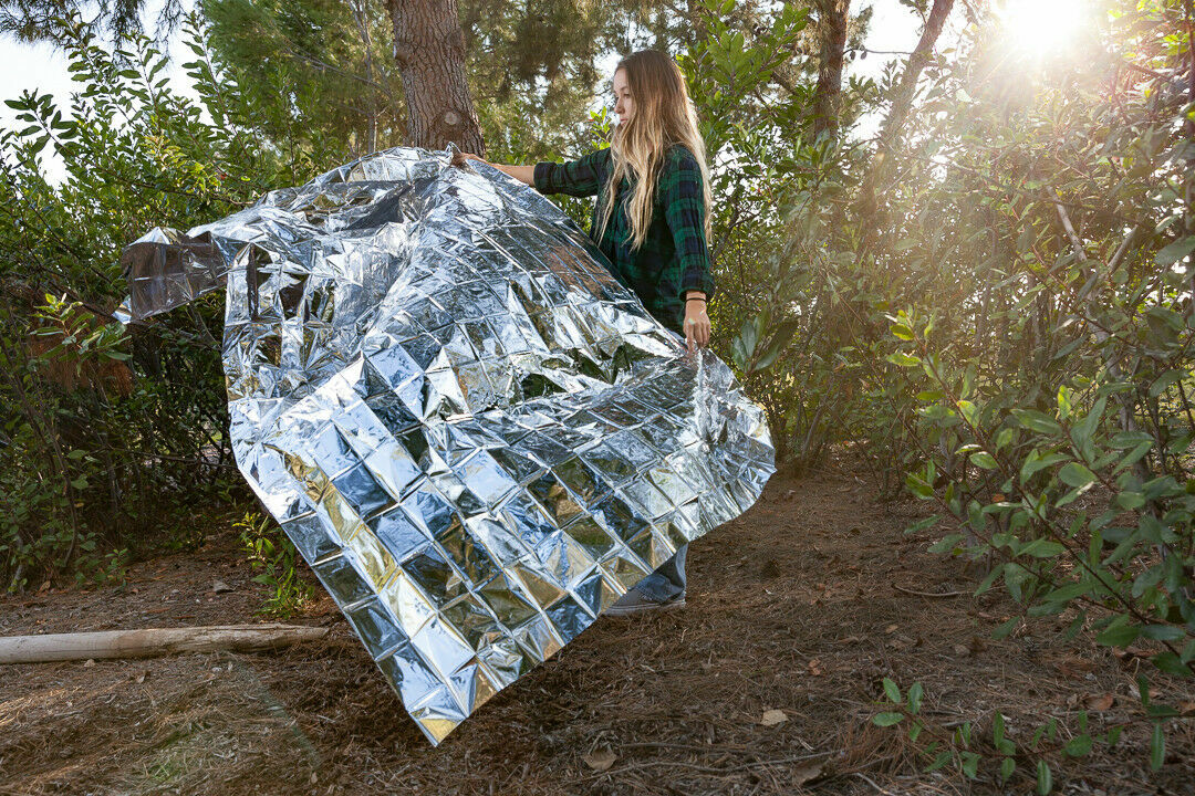 Insulating Thermal Blanket Mylar Survival Emergency Rescue Safety 83″ x 51″ 5pcs