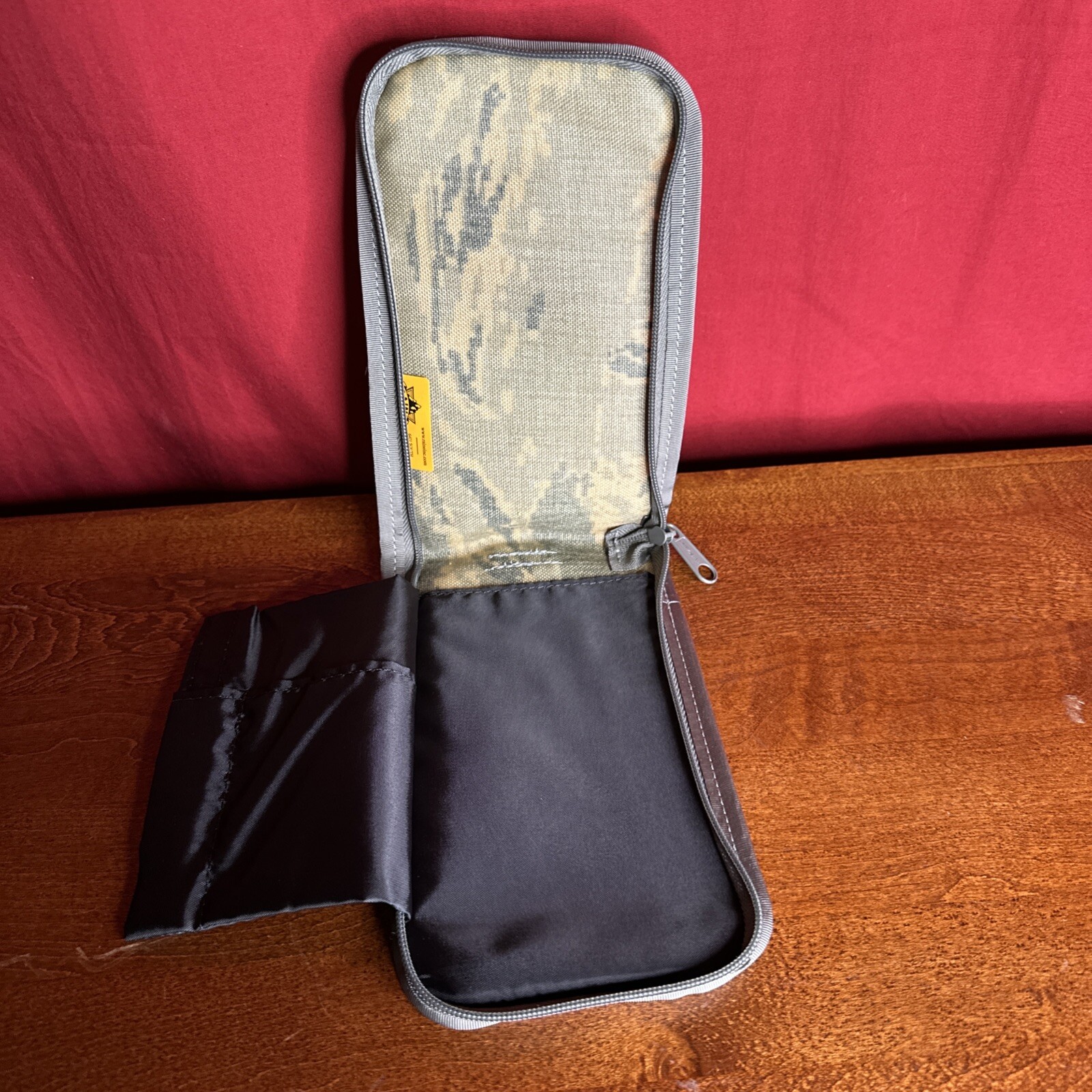 US Military “Walking Wallet” 4″x6″ Desert Camo, nylon, Pen/Storage Pocket