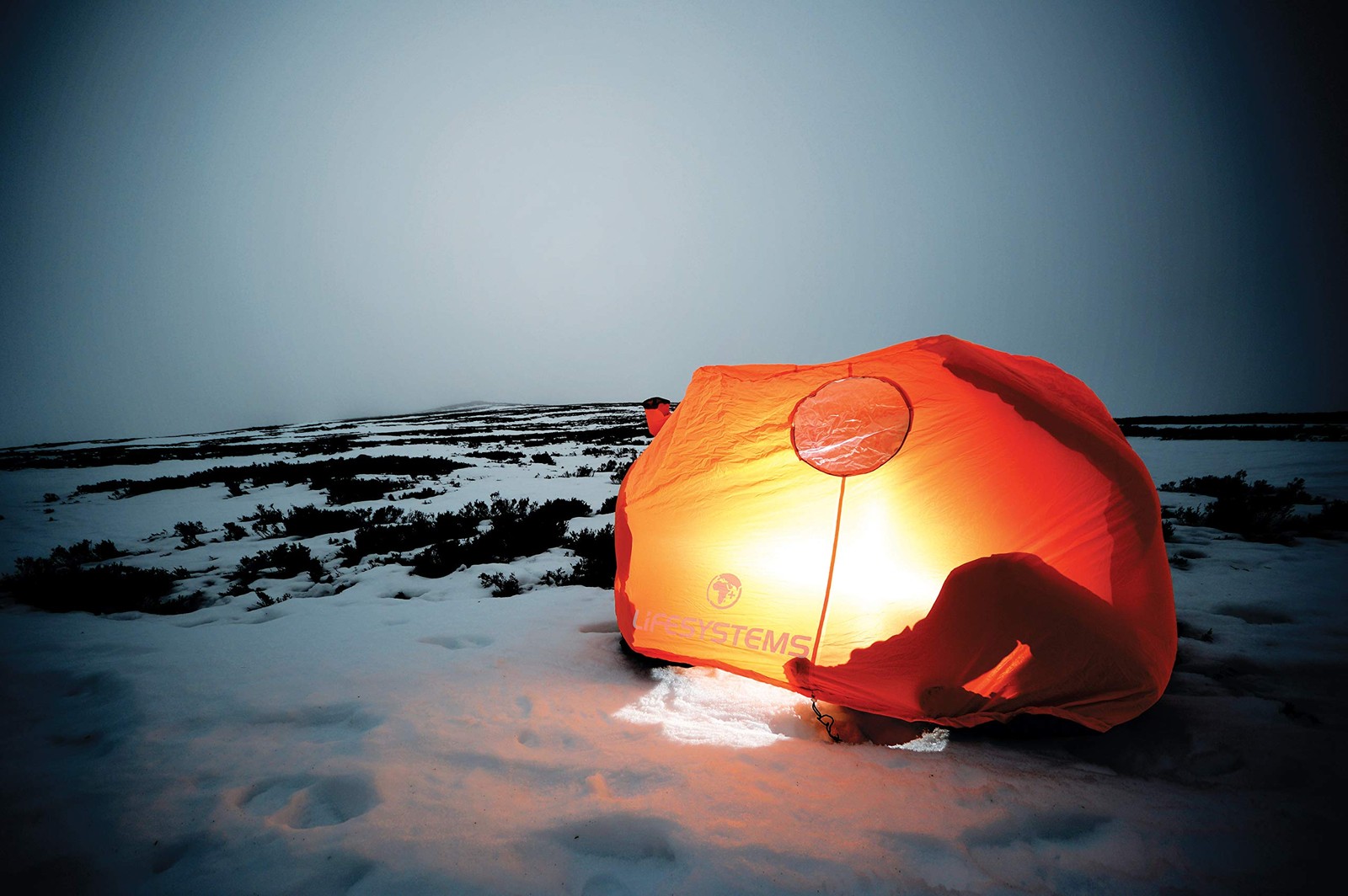 Emergency shelter for hiking and mountaineering