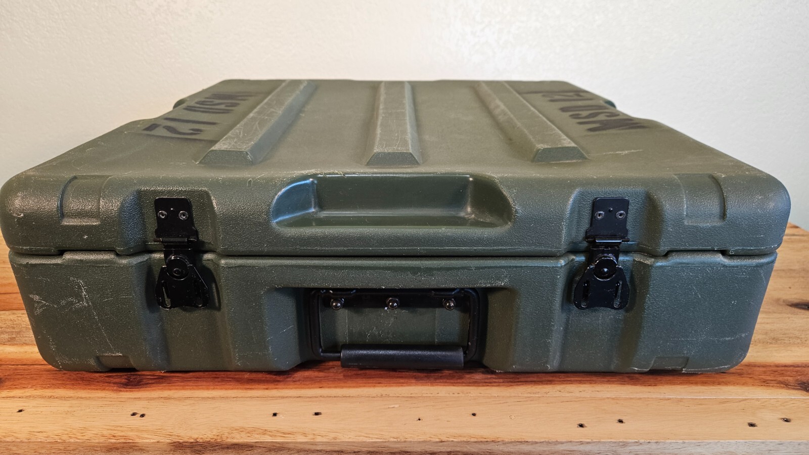 Military Plastic Weather Proof Hard Case 22x21x7 Hinged Lid Hardigg Pelican