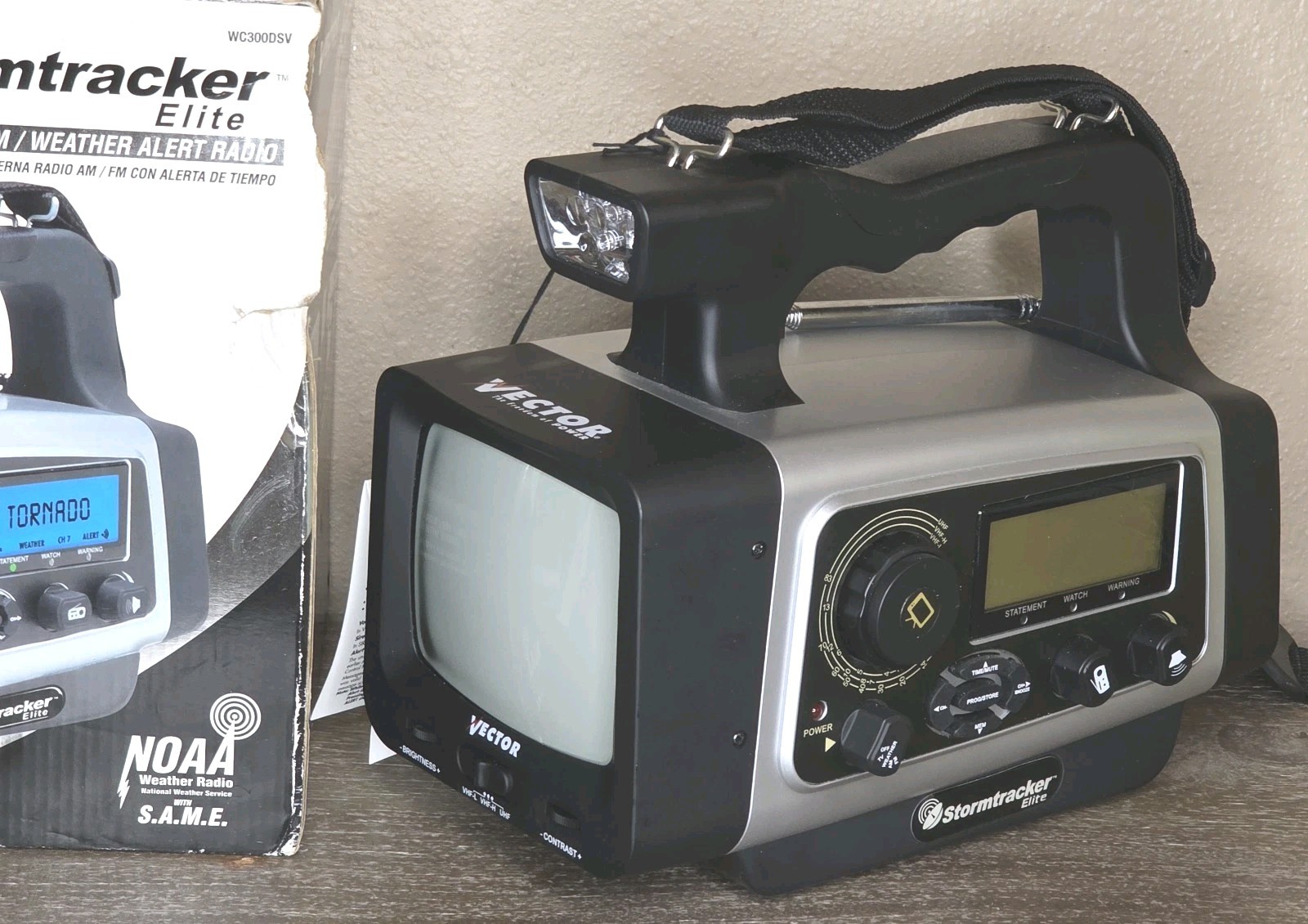 Vector Stormtracker Elite WC300DSV TV Lantern AM/FM Weather Alert Radio – Read