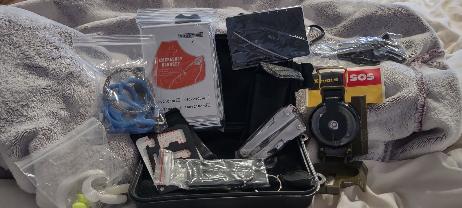Dsytom 27-in-1 Survival Kit Outdoor Survival Emergency Kit Tactical Outdoor Gear
