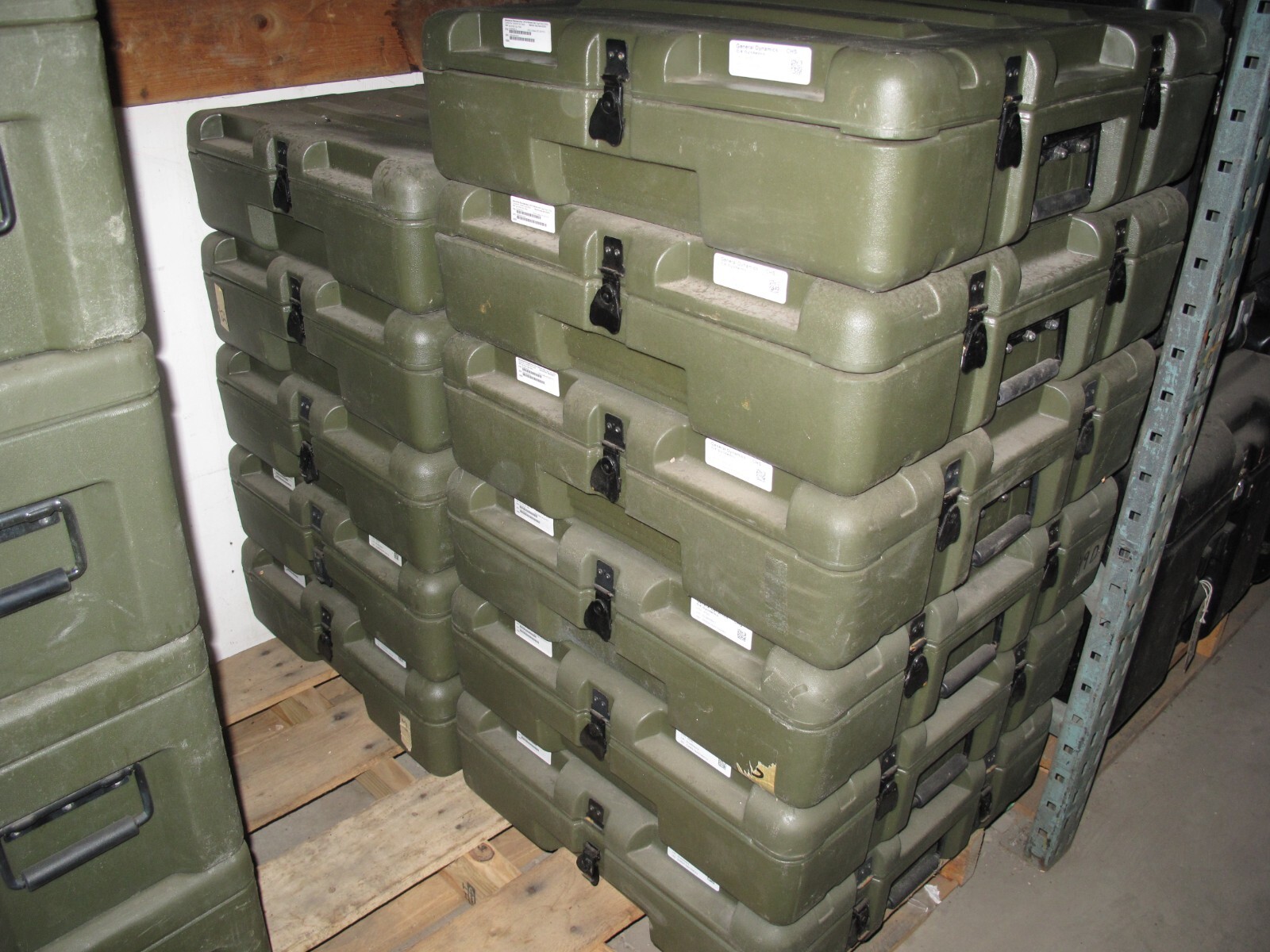 Hard Case Military Plastic 24x22x7 Divided Hinged Lid Miltope Laptop