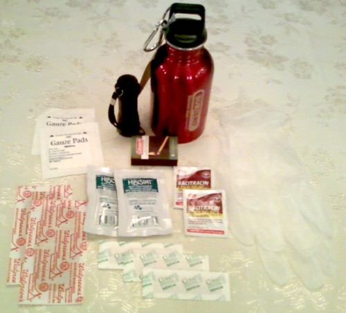 FIRST AID KIT PERSONAL BOTTLE 1ST AID KIT SURVIVAL KIT EMERGENCY CAR, HOME, BOAT