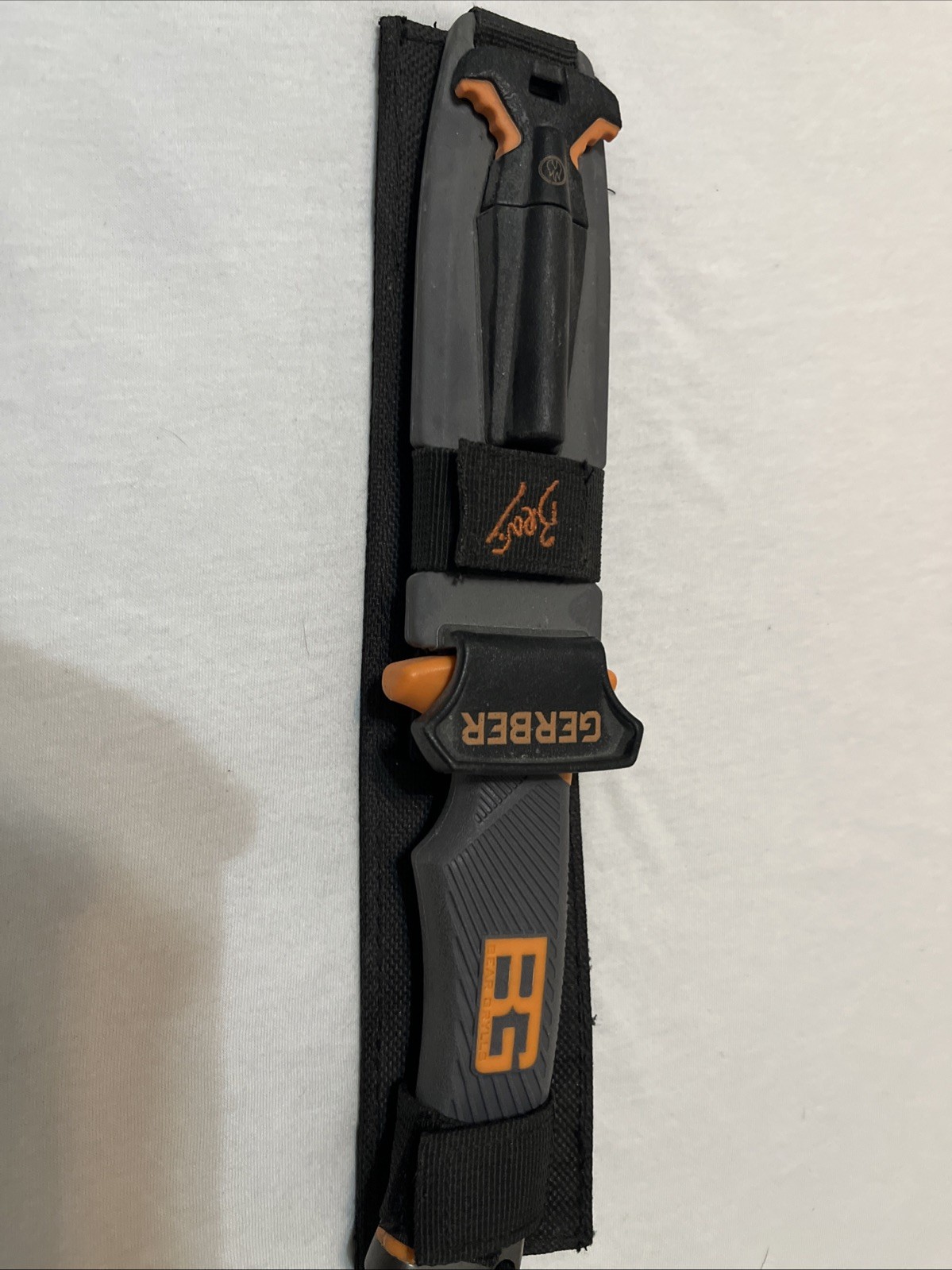 Gerber Bear Grills Basic 8-Piece Survival Kit Mini Knife, Fire Starter, Whistle