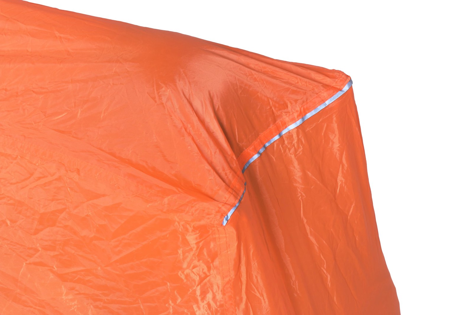 Emergency shelter for hiking and mountaineering