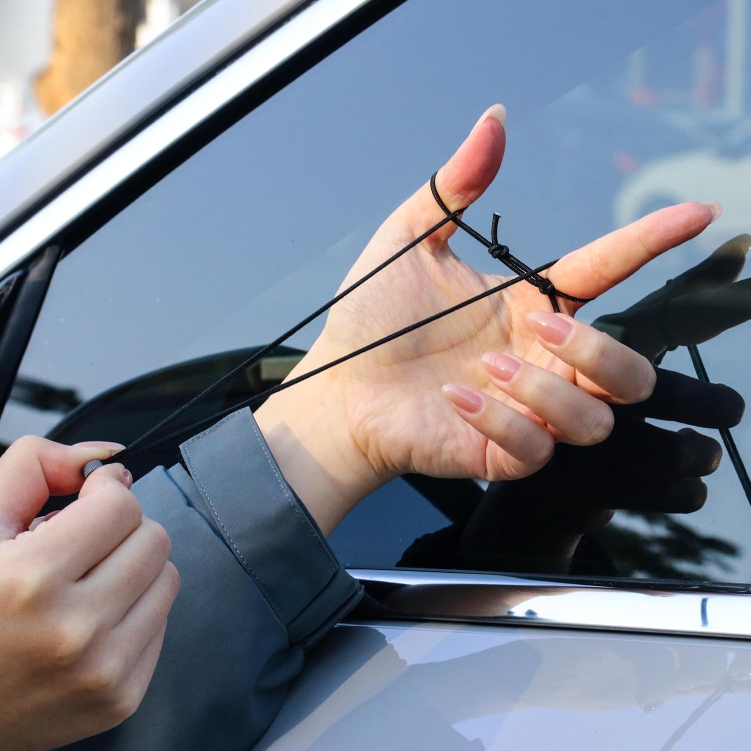 Fashionable Tungsten Car Escape Bracelet – Quick-Release Emergency Tool