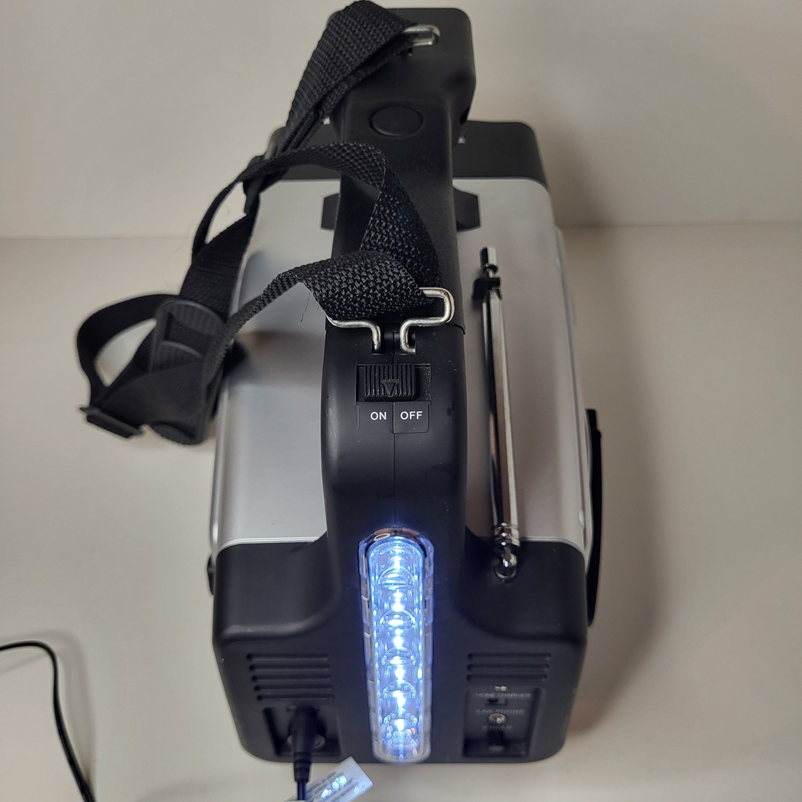 Vector Stormtracker Elite WC300DSV – Weather Radio & Lantern – No Cords – Tested
