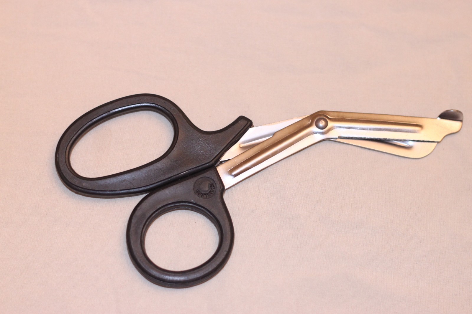 7 1/2″ Scissors Shears Nurse Paramedic EMT Medical Utility Bandage Emergency Kit