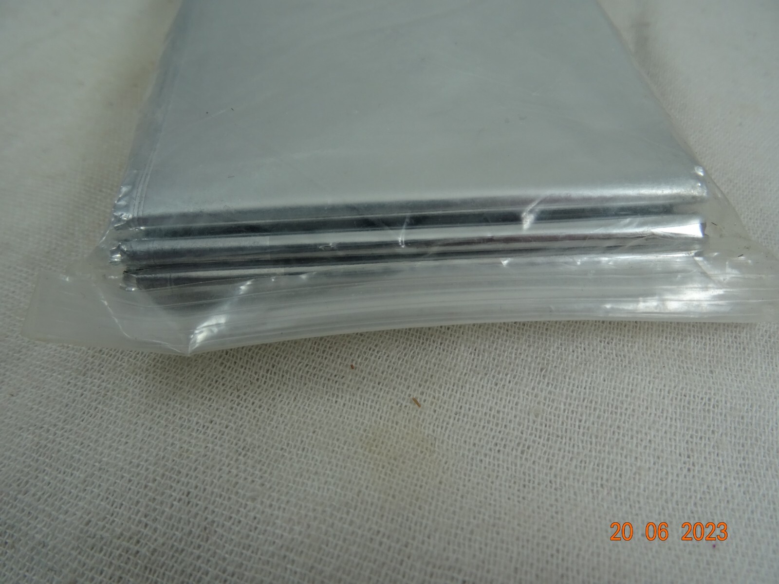 Hypothermia Blanket Mylar NEW 52″ x 84″ (132cm x 213cm)