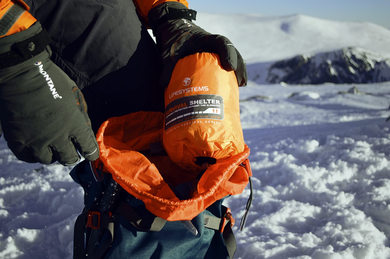 Emergency shelter for hiking and mountaineering