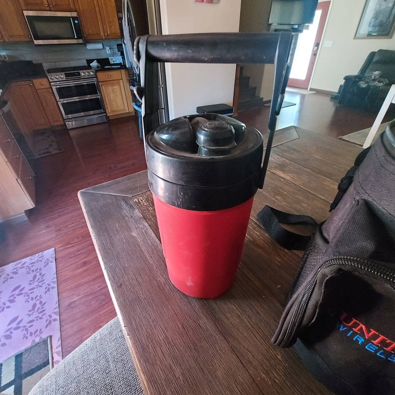 Fabric United Wireless Lunchbox with Igloo water bottle -USED!