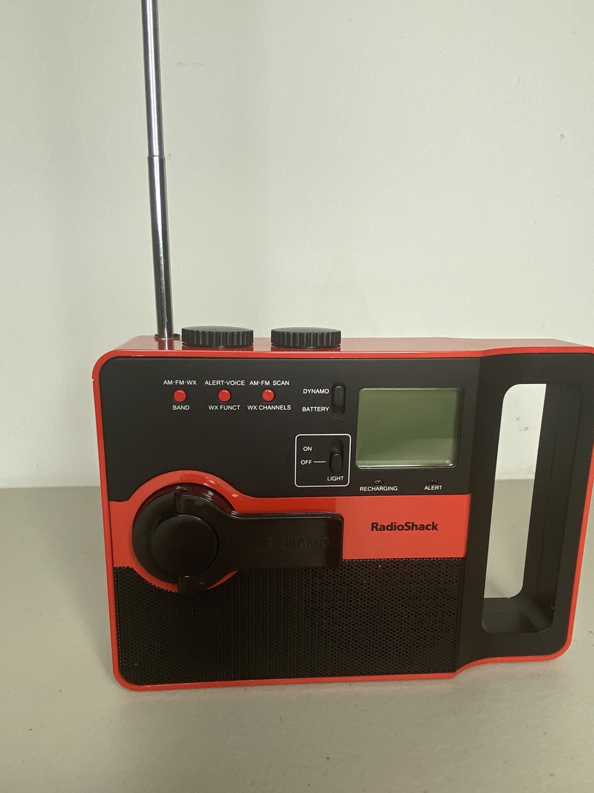 Emergency CRANK RADIO – AM/FM/WEATHER – BUILT IN LIGHT – USB CHARGING PORT NEW