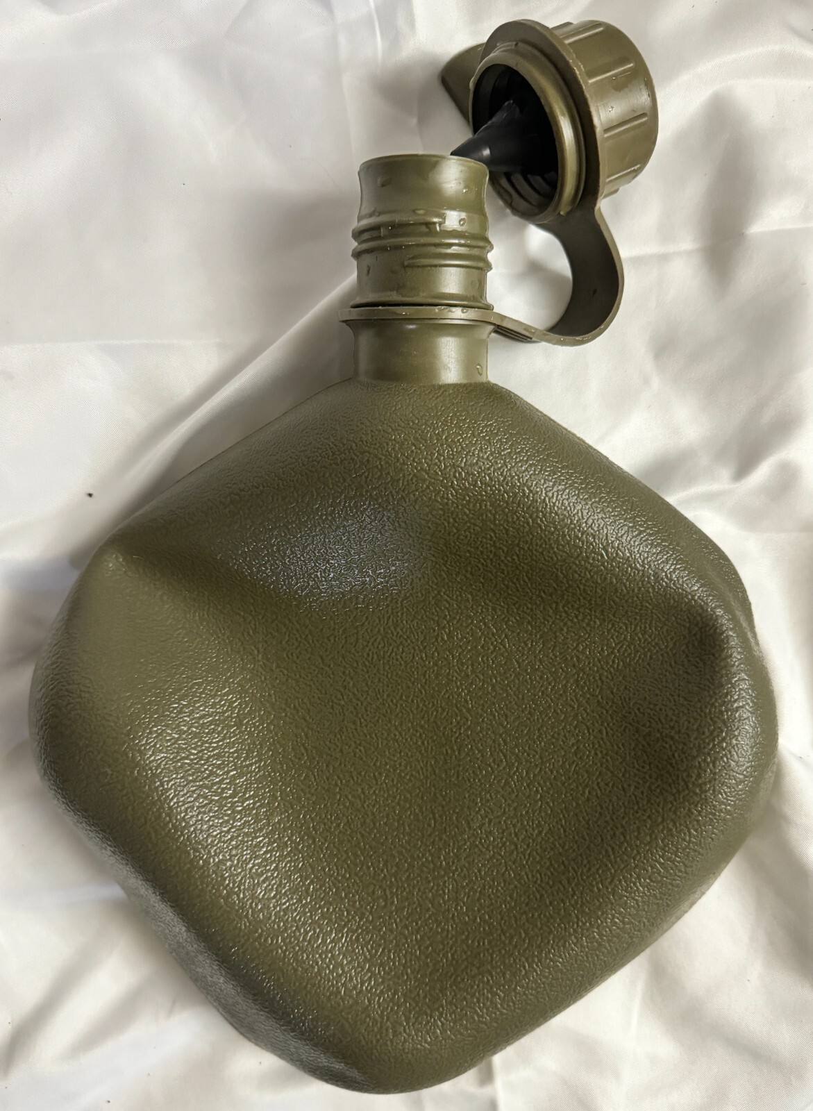 Authentic US Military Issue 2 QT Olive Canteen Cover With Bottle