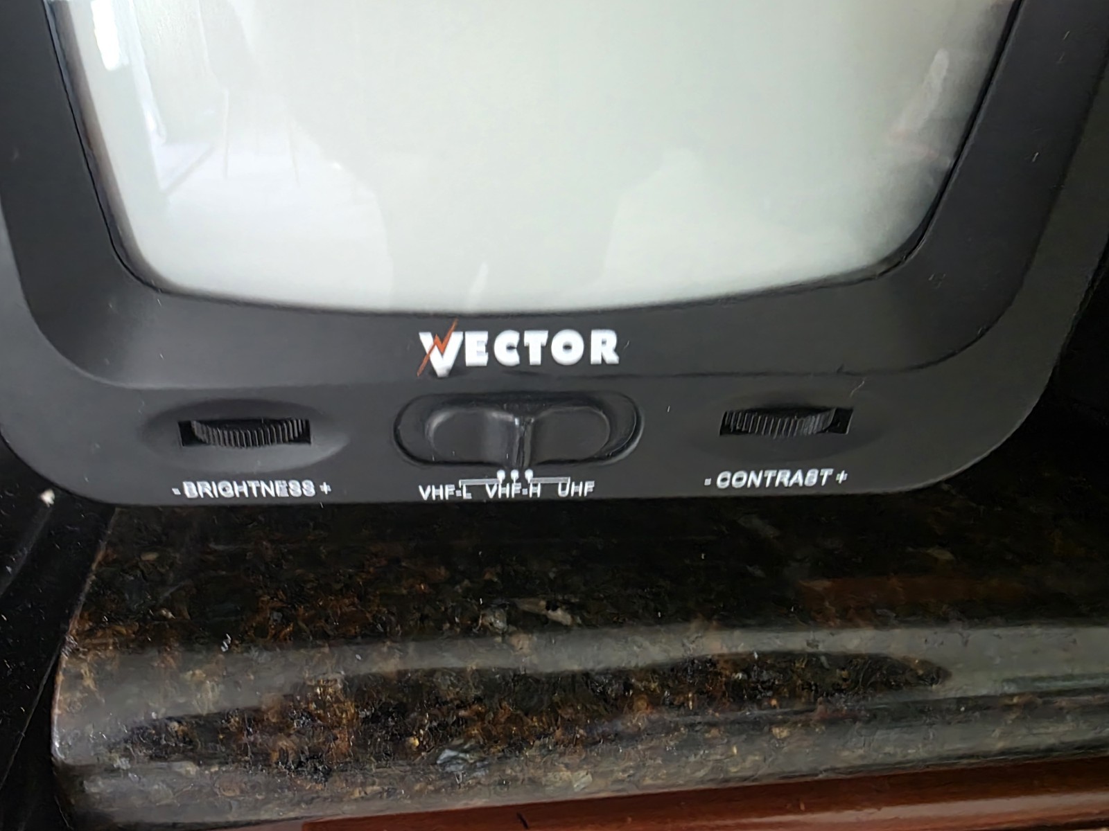 Vector Stormtracker Elite WC300DSV TV / Lantern / AM/FM / Weather Alert Radio