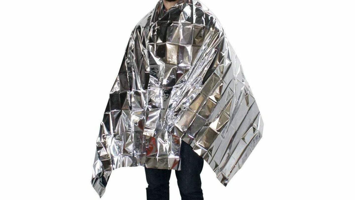 Emergency Solar Blanket Survival Safety Insulating Mylar Thermal Heat- 30 PACK