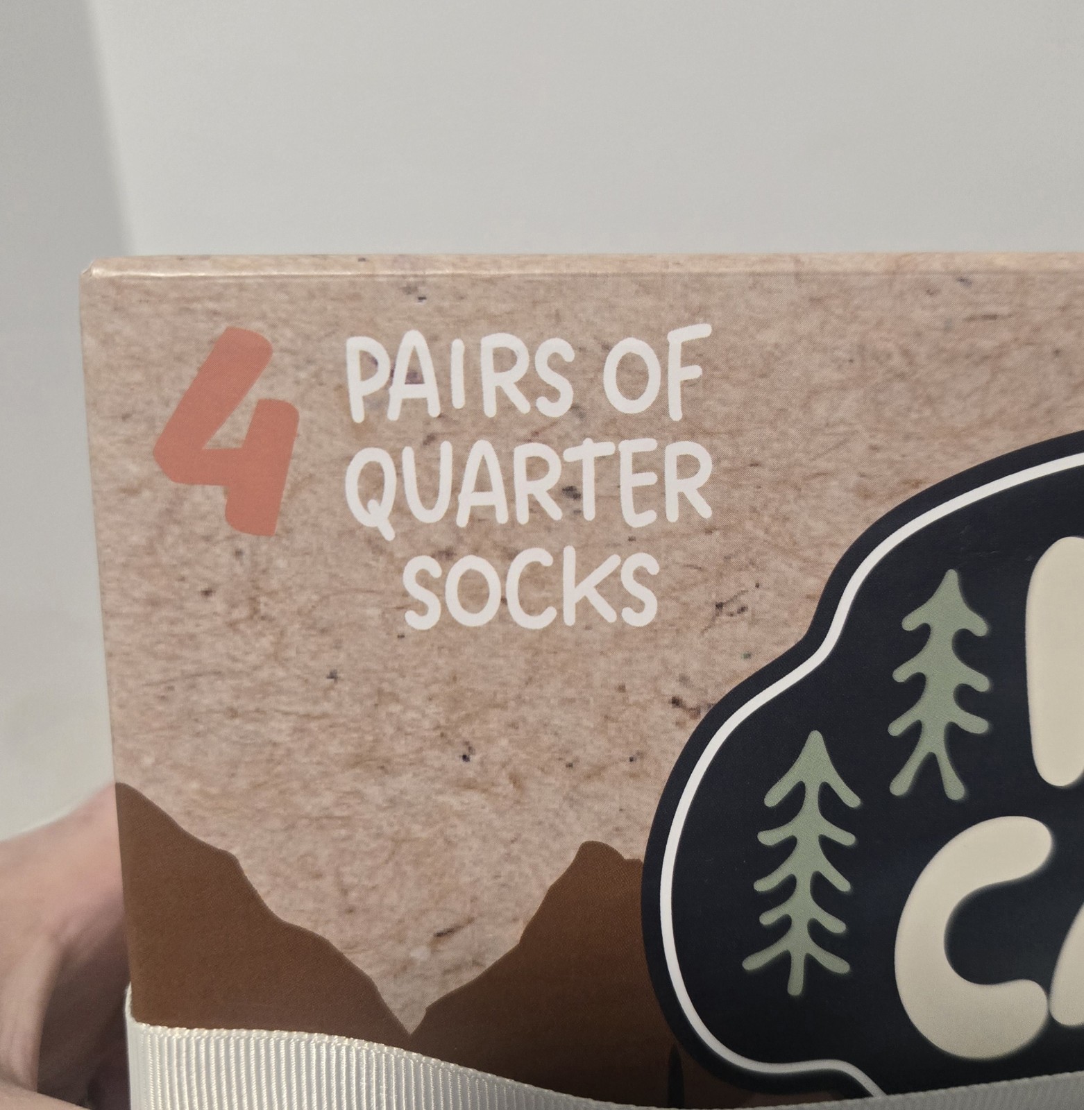 NIB Happy Camper Gift Set – Water Bottle & 4 Pairs of Men’s Quarter Socks