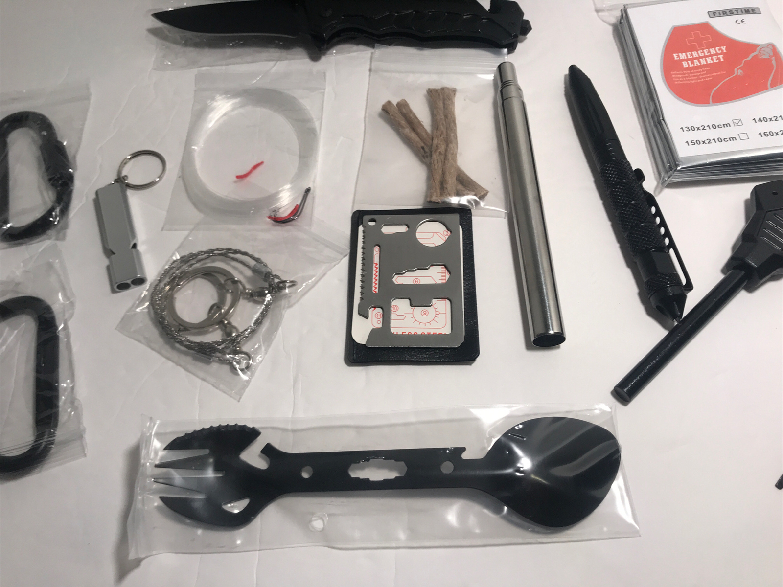 EILIKS Survival Gear Kit, Emergency EDC Survival Tools 21 In 1 SOS Earthquake
